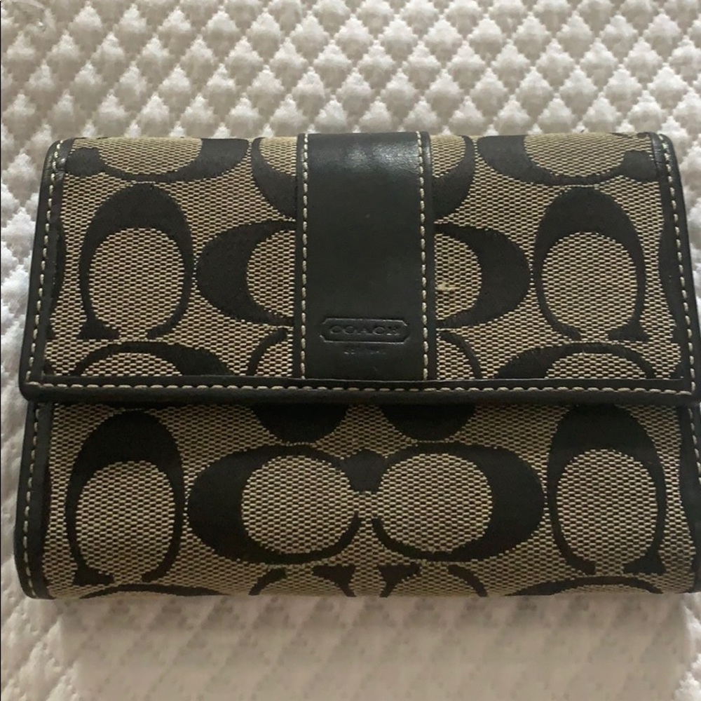 Excellent condition Coach Wallet 👜